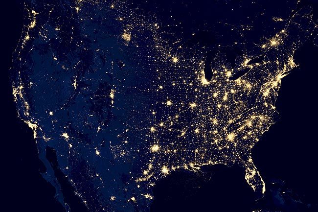 从卫星拍摄的美国夜空
